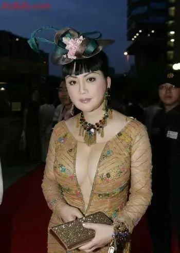 宫雪花版《武则天》：颠覆还是雷人？独家揭秘最另类的女皇传奇！